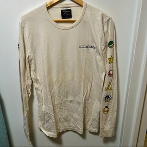 Abercrombie & Fitch Long Sleeve Creme Mario T-Shirt. Medium